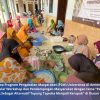 Mahasiswa P2M UNIA Prenduan Dampingi Warga Olah Ampas Singkong Jadi Kerupuk di Desa Seddur