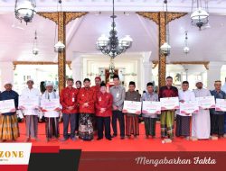 Bupati Sumenep Serahkan Tunjangan Kehormatan kepada 1.225 Guru Ngaji