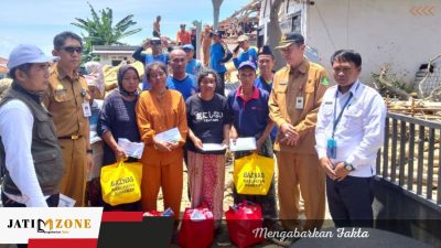 Plt Sekdakab Sumenep Tinjau Lokasi Pohon Tumbang, Pastikan Bantuan Tersalurkan