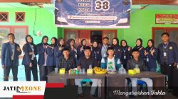 Mahasiswa KKN UTM Bantu Legalitas UMKM Gula Merah dan Aktifkan Website Desa Guluk Manjung