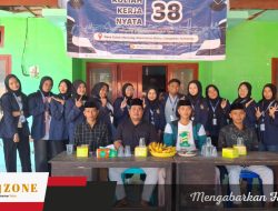 Mahasiswa KKN UTM Bantu Legalitas UMKM Gula Merah dan Aktifkan Website Desa Guluk Manjung